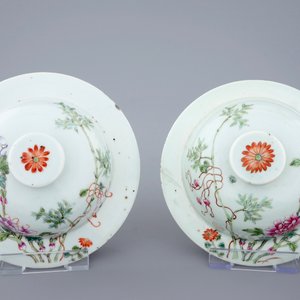 A pair of Chinese famille rose quail vases with covers, 19th C. — photo 8
