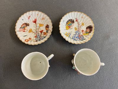 A pair of Chinese famille rose relief-decorated cups and saucers, Yongzheng — 照片 1