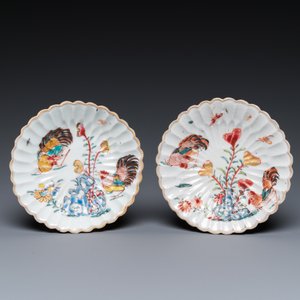 A pair of Chinese famille rose relief-decorated cups and saucers, Yongzheng — 照片 2
