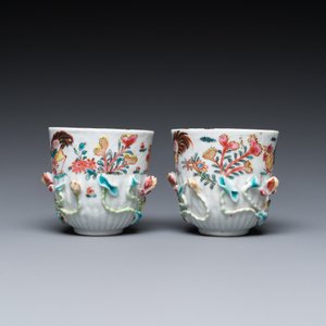 A pair of Chinese famille rose relief-decorated cups and saucers, Yongzheng — 照片 5