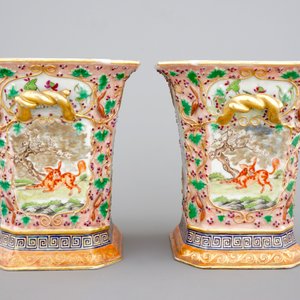 A pair of Chinese famille rose relief-decorated export porcelain bough pots, Qianlong, 18th C. — photo 4