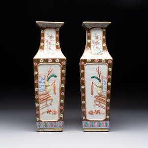 A pair of Chinese famille rose relief-moulded rectangular 'antiquities' vases, 19th C. — foto 2