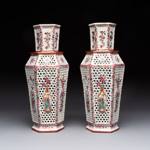 A pair of Chinese famille rose reticulated double-walled 'mandarin subject' vases, Qianlong — 照片 1