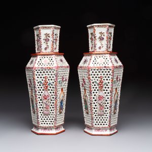 A pair of Chinese famille rose reticulated double-walled 'mandarin subject' vases, Qianlong — 照片 2