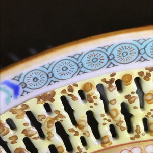 A pair of Chinese famille rose reticulated plates, Qianlong — photo 3