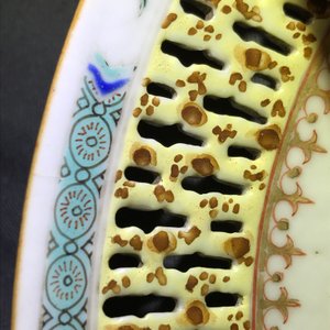 A pair of Chinese famille rose reticulated plates, Qianlong — photo 7