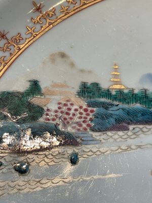 A pair of Chinese famille rose 'river landscape' dishes, Qianlong — foto 3