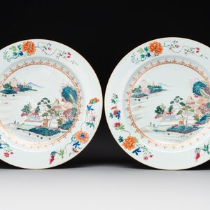 A pair of Chinese famille rose 'river landscape' dishes, Qianlong — foto 1