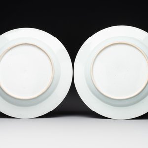 A pair of Chinese famille rose 'river landscape' dishes, Qianlong — foto 2