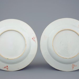 A pair of Chinese famille rose "Romance of the Western Chamber" plates, Yongzheng — photo 2