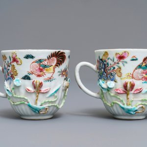A pair of Chinese famille rose 'rooster' cups and saucers with applied floral designs, Yongzheng — photo 6