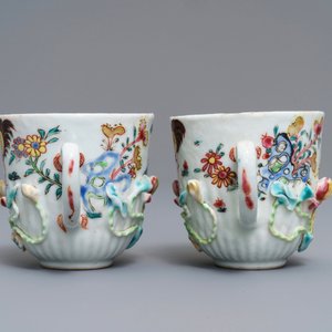 A pair of Chinese famille rose 'rooster' cups and saucers with applied floral designs, Yongzheng — photo 7