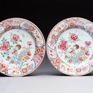 A pair of Chinese famille rose 'rooster' dishes, Yongzheng — foto 1