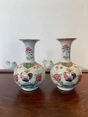 A pair of Chinese famille rose 'rooster' kendis, Qianlong — photo 3