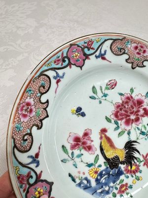 A pair of Chinese famille rose 'Rooster' plates, Qianlong — photo 4