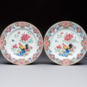 A pair of Chinese famille rose 'Rooster' plates, Qianlong — photo 1