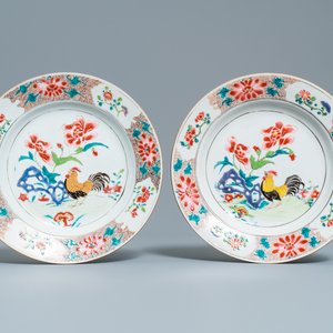 A pair of Chinese famille rose 'rooster' plates, Qianlong — 照片 1