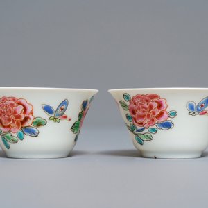 A pair of Chinese famille rose 'roosters' cups and saucers, Yongzheng/Qianlong — 照片 6