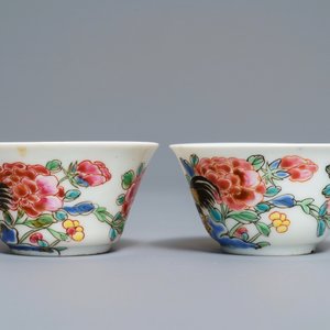 A pair of Chinese famille rose 'roosters' cups and saucers, Yongzheng/Qianlong — 照片 5