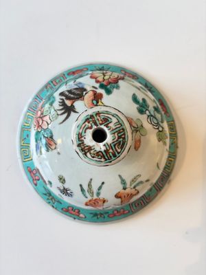 A pair of Chinese famille rose 'Roosters' vases and covers, 19th C. — foto 33