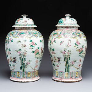 A pair of Chinese famille rose 'Roosters' vases and covers, 19th C. — foto 3