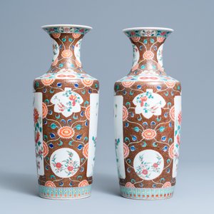 A pair of Chinese famille rose rouleau vases, 19th C. — 照片 2