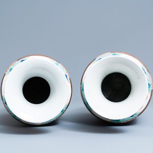 A pair of Chinese famille rose rouleau vases, 19th C. — 照片 5