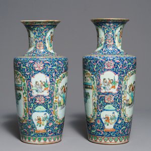 A pair of Chinese famille rose rouleau vases, 19th C. — photo 4