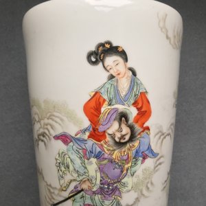 A pair of Chinese famille rose rouleau vases, four-character mark, 20th C. — 照片 17