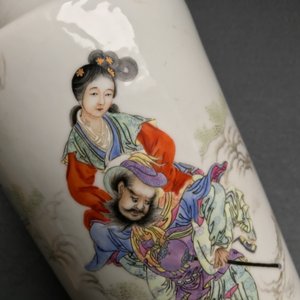 A pair of Chinese famille rose rouleau vases, four-character mark, 20th C. — 照片 9