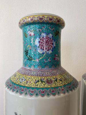 A pair of Chinese famille rose rouleau vases, Qianlong mark, Republic — 照片 4