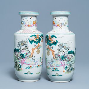 A pair of Chinese famille rose rouleau vases with immortals, 19/20th C. — photo 1