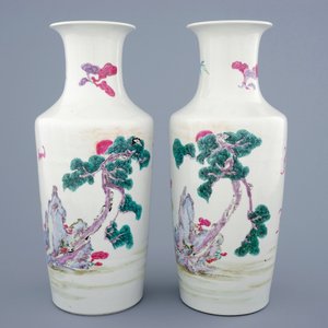 A pair of Chinese famille rose rouleau vases with ladies and a deer, Yongzheng, 1723-1735 — photo 3