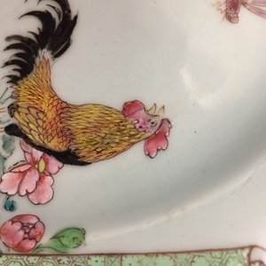 A pair of Chinese famille rose ruby ground rooster plates, Yongzheng — photo 3