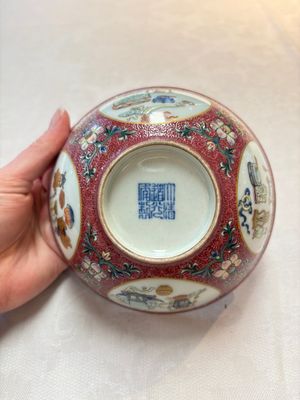 A pair of Chinese famille rose ruby-sgraffito-ground 'antiquities' bowls, Daoguang mark, 19/20th C. — photo 13