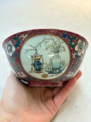 A pair of Chinese famille rose ruby-sgraffito-ground 'antiquities' bowls, Daoguang mark, 19/20th C. — photo 9