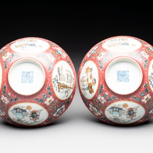 A pair of Chinese famille rose ruby-sgraffito-ground 'antiquities' bowls, Daoguang mark, 19/20th C. — photo 6