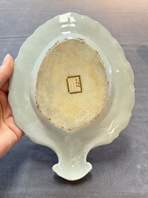 A pair of Chinese famille rose sauceboats and stands with floral design, Qianlong — foto 2