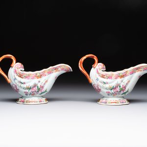 A pair of Chinese famille rose sauceboats and stands with floral design, Qianlong — foto 4