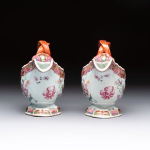 A pair of Chinese famille rose sauceboats and stands with floral design, Qianlong — foto 5