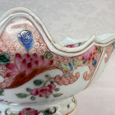A pair of Chinese famille rose sauceboats with floral scroll design — photo 14