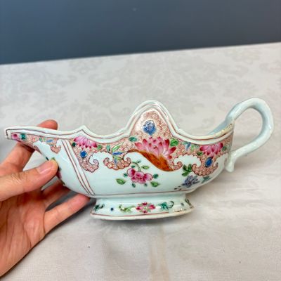 A pair of Chinese famille rose sauceboats with floral scroll design — photo 15