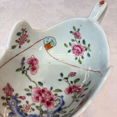A pair of Chinese famille rose sauceboats with floral scroll design — photo 18