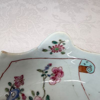 A pair of Chinese famille rose sauceboats with floral scroll design — photo 19