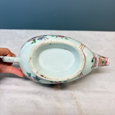A pair of Chinese famille rose sauceboats with floral scroll design — photo 20