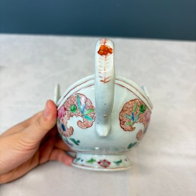 A pair of Chinese famille rose sauceboats with floral scroll design — photo 3