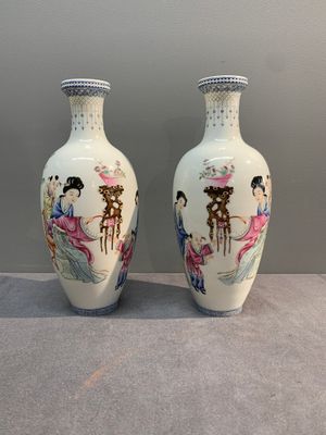 A pair of Chinese famille rose semi-eggshell 'ladies and boys' vases, Hongxian mark, 20th C. — photo 1