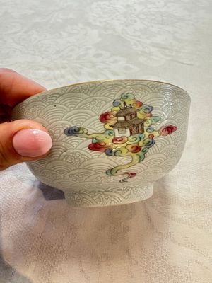 A pair of Chinese famille rose sgraffiato-ground 'Zhang Guolao' bowls, Daoguang mark and of the period — foto 16