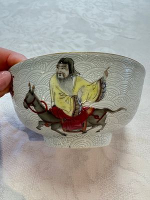 A pair of Chinese famille rose sgraffiato-ground 'Zhang Guolao' bowls, Daoguang mark and of the period — foto 17