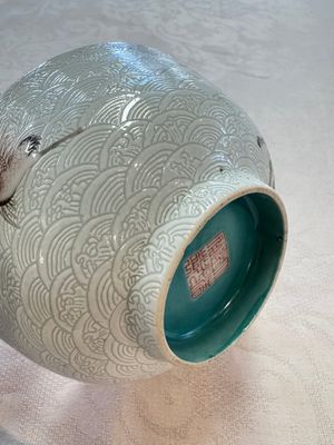 A pair of Chinese famille rose sgraffiato-ground 'Zhang Guolao' bowls, Daoguang mark and of the period — foto 26
